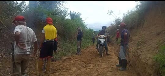 Memperbaiki jalan